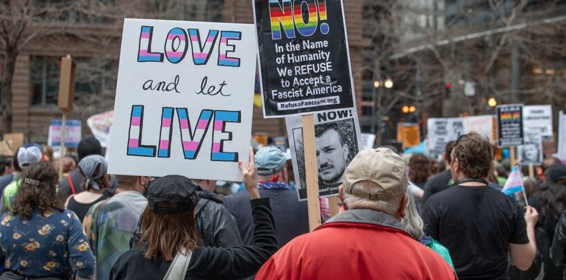 Près de la moitié des Américains ne veulent pas que les politiciens se concentrent sur les questions trans: enquête