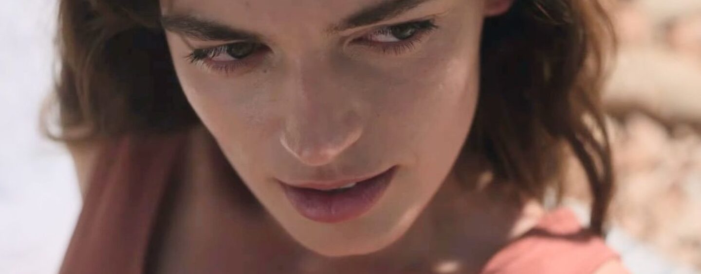 Regardez le drame lesbien «  Hot Milk's's Taily & Haunting Trailer maintenant
