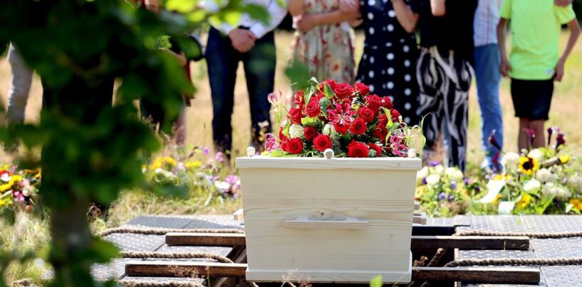 Les électeurs de Trump auront du sang sur leurs mains en raison de l'assaut létal de l'administration contre des enfants queer