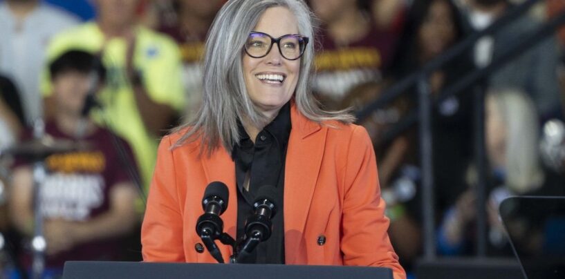 Le gouverneur de l'Arizona, Katie Hobbs, vetoes anti-trans, et dit aux législateurs de «  se concentrer sur de vraies questions qui comptent ''