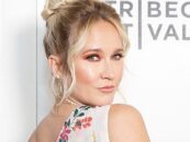 La star de «  Pitch Perfect '' Anna Camp révèle qu'elle a une «grande» petite amie