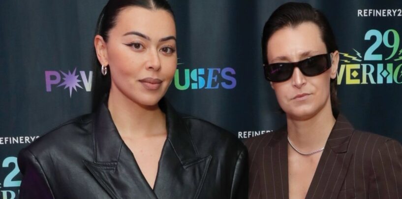 «  Sports Illustrated '' présente sa toute première lesbienne sur la couverture du maillot de bain