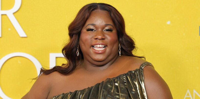 Alex Newell défend la communauté LGBTQ + contre les républicains: «Lisez un livre. Apprenez quelques mots.