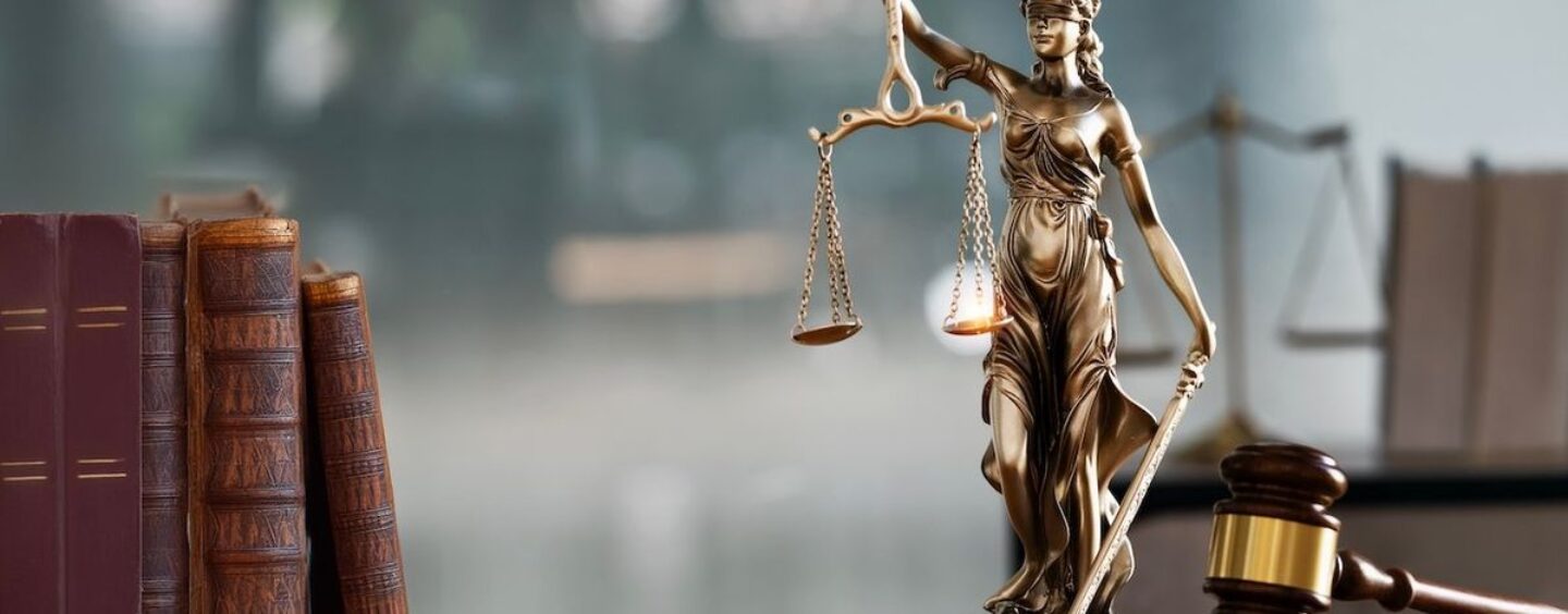 Le tribunal du Montana stipule l'interdiction des soins affirmants pour les mineurs trans pour les mineurs trans