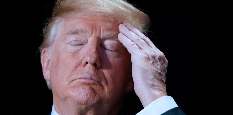 Trump s'endort au travail … encore une fois et Internet se moque impitoyablement