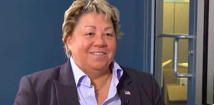 Le pompier à retraite lesbien de Rhode Island remporte un procès de 5 millions de dollars après avoir subi des années d'abus au travail