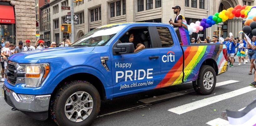 Des sponsors d'entreprise comme Pepsi, Nissan, MasterCard et plus se retirer de NYC Pride