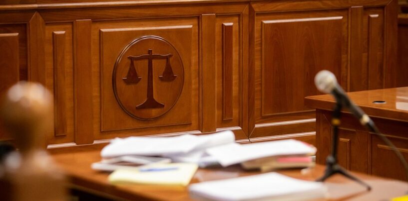 Le juge fédéral sceptique de Californie grillade Trump Doj sur les ordonnances anti-trans et anti-DEI