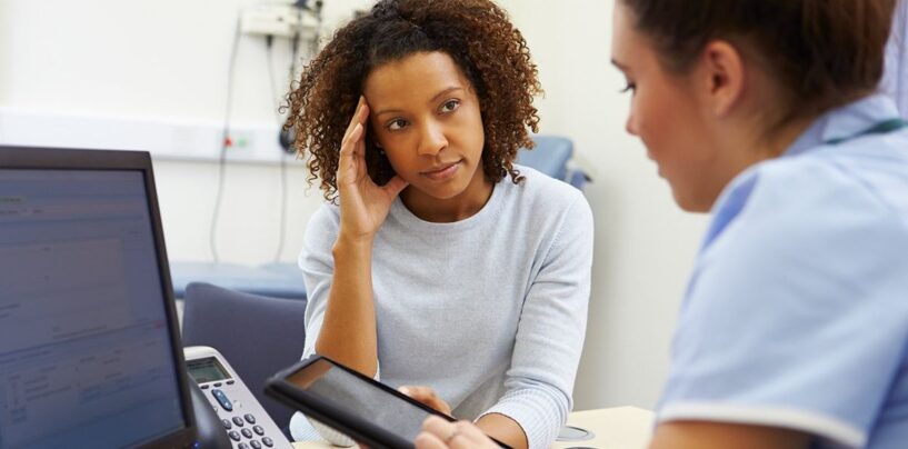 Pourquoi les experts disent que la facture du budget de Trump dépose les soins de santé de presque toutes les personnes transgenres