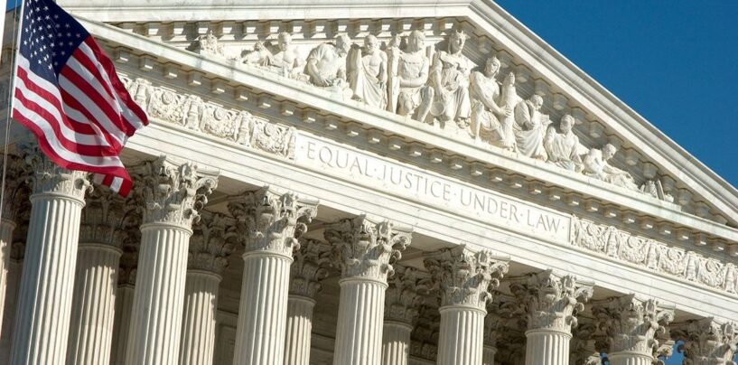 La Cour suprême refuse d'entendre l'affaire impliquant l'interdiction de l'école du Massachusetts sur le t-shirt «seulement deux sexes»