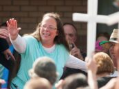 Kim Davis, qui a nié les licences de mariage des couples de même sexe, fera appel de l'affaire à la Cour suprême