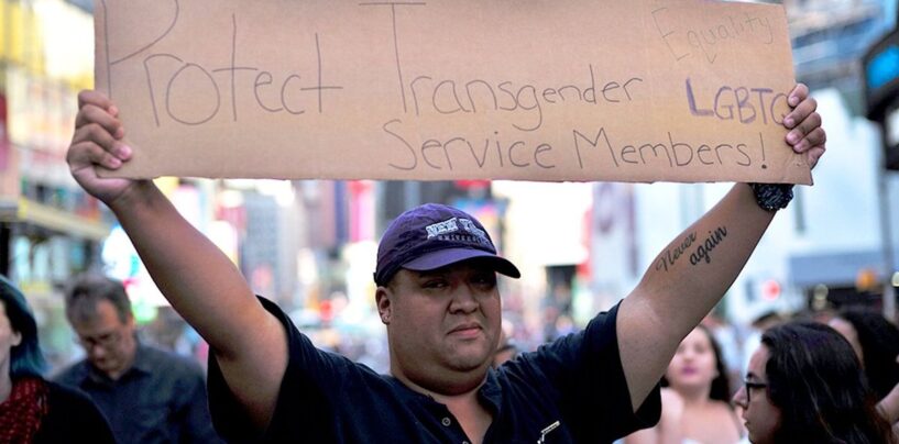 L'équipe juridique raconte que les mots de la cour d'appel de DC Hegseth montrent que l'interdiction militaire trans de Trump concerne la haine, pas la politique