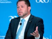 Le démocrate de l'Arizona Ruben Gallego adopte des anti-trans et des points de discussion d'extrême droite