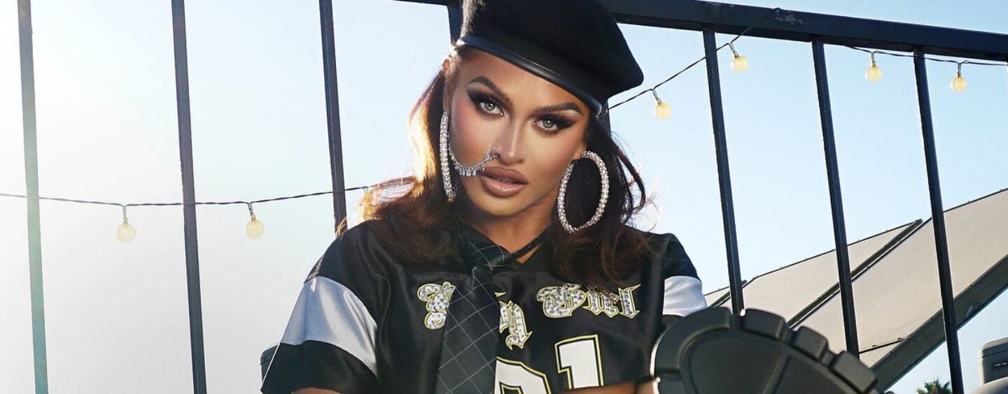 Sasha Colby met à la vaisse