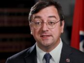 Tennessee AG: C'était la volonté de Dieu pour lui de défendre l'interdiction des soins affirmants aux sexes à la Cour suprême