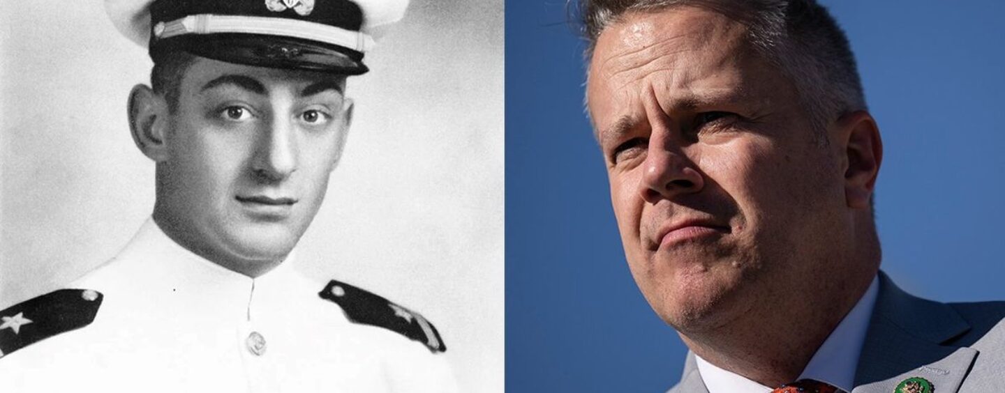 Le représentant américain Sorensen se tient pour Harvey Milk en audition avec le secrétaire de la Marine