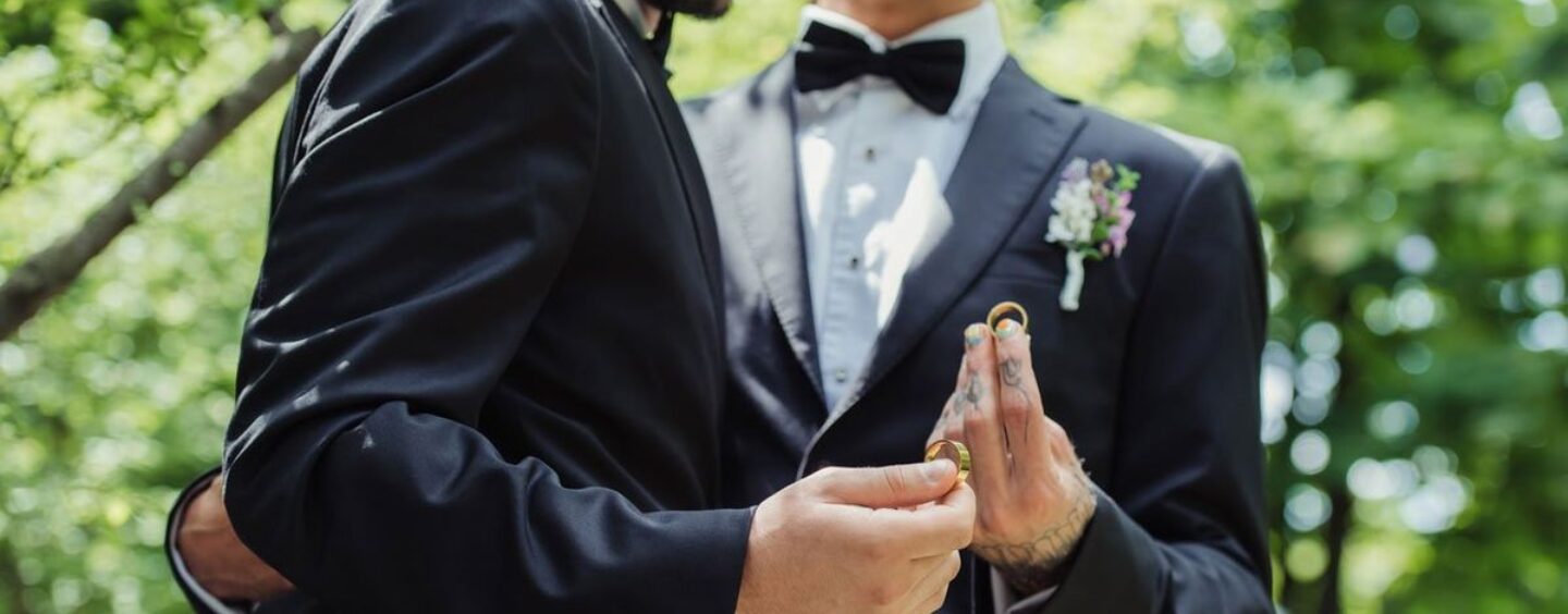 La route vers Obergefell: en repensant à une décennie d'égalité du mariage