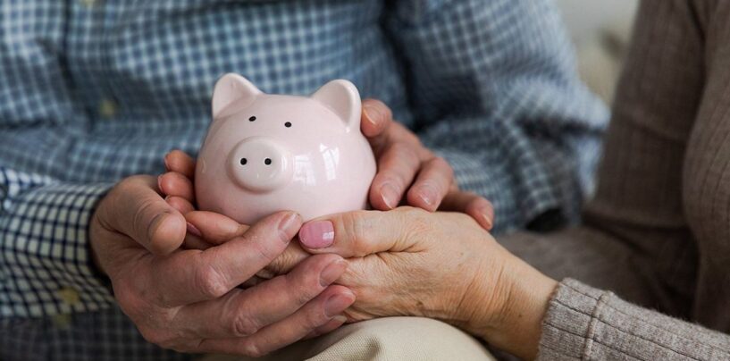 Les anciens LGBTQ + sont plus susceptibles de vivre dans la pauvreté. Voici comment nous pouvons changer cela