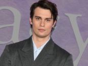 Les cuisses de Nicholas Galitzine volent le spectacle dans First He-Man Photo