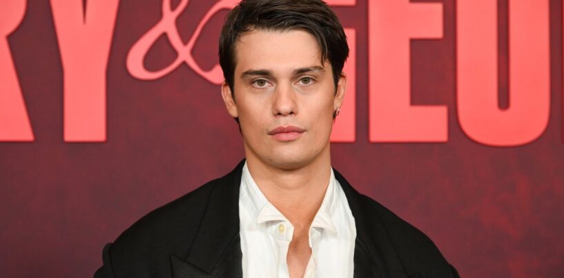Nicholas Galitzine montre ses biceps bombés pour une transformation Hunky He-Man