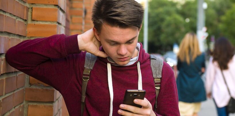 Administration Trump pour fermer la hotline de suicide LGBTQ + Youth en 30 jours