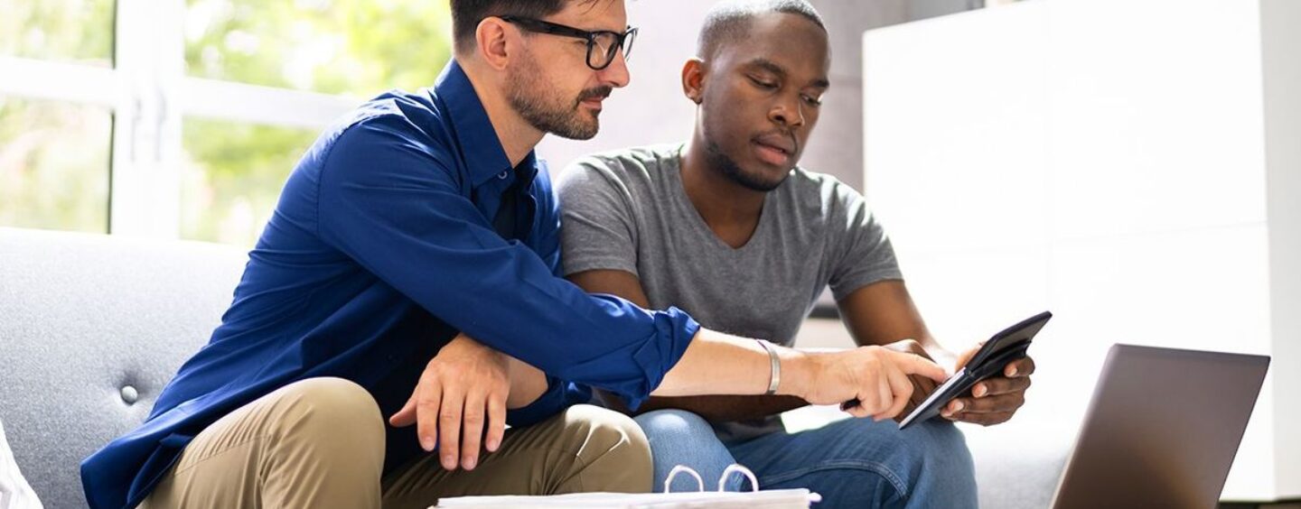 Les ménages LGBTQ + gagnent 85 cents pour chaque dollar – qu'est-ce qui est derrière la disparité?
