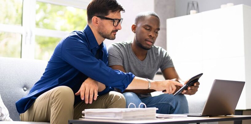 Les ménages LGBTQ + gagnent 85 cents pour chaque dollar – qu'est-ce qui est derrière la disparité?