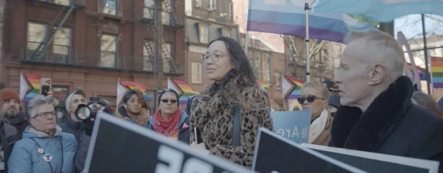 Alors que les entreprises cessent de parrainer la fierté, cette brasserie de New York donne de l'argent directement aux personnes trans