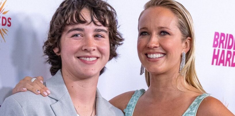 Anna Camp s'en fiche si vous pensez que l'écart d'âge dans sa nouvelle relation queer est bizarre