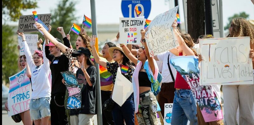 Le Texas a poursuivi sur la loi «Ne dites pas gay» qui interdit les clubs d'étudiants LGBTQ +