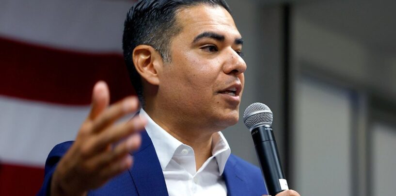 Le représentant des États-Unis gay Robert Garcia a élu le meilleur démocrate sur un puissant comité de surveillance de la Chambre