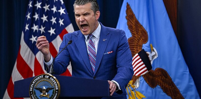 Pete Hegseth fonde sur la couverture médiatique et les questions de genre dans la conférence de presse explosive du Pentagone