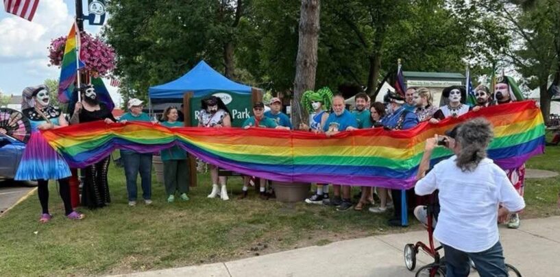 18 photos de la célébration de la fierté du centre-est du centre du centre-est qui montrent pourquoi la fierté rurale est si importante
