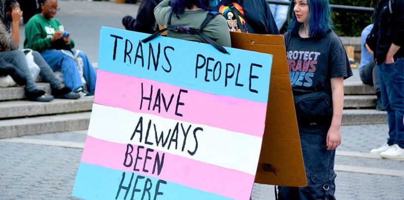 Les adultes LGBTQ + sont d'accord – les Américains n'acceptent pas les personnes transgenres