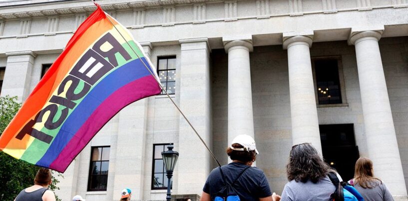 Les universités de l'Ohio ferment leurs centres LGBTQ + pour se conformer à un État Dei Ban