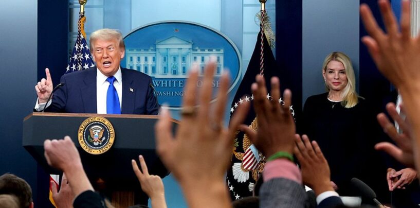 Trump exploite la décision de la Cour suprême pour attaquer les transgenres