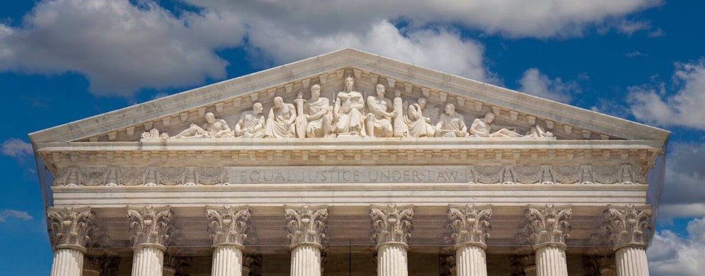 La Cour suprême n'entendra pas l'appel de l'enseignant licencié pour les publications anti-LGBTQ + et racistes sur les réseaux sociaux