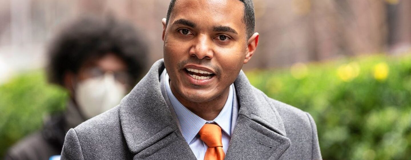 Gay US Rep. Ritchie Torres surprend le panel MSNBC avec annonce sur la candidature du gouverneur de New York