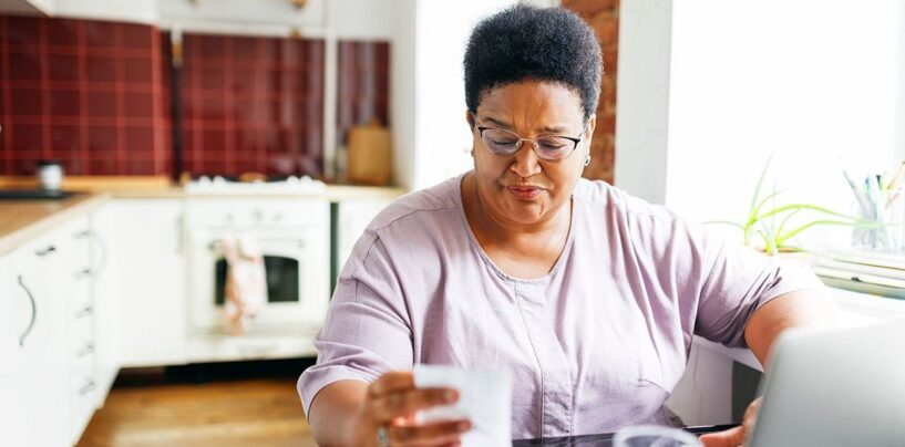 Comment les coupes instantanées auront un impact de manière disproportionnée certaines personnes LGBTQ +