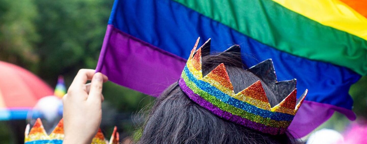Comment une invitation de parade est devenue une lutte pour la visibilité LGBTQ + dans Appalachia