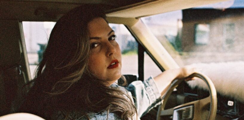 Mary Lambert aborde les troubles de l'amour et les troubles politiques dans le nouveau single cinglant