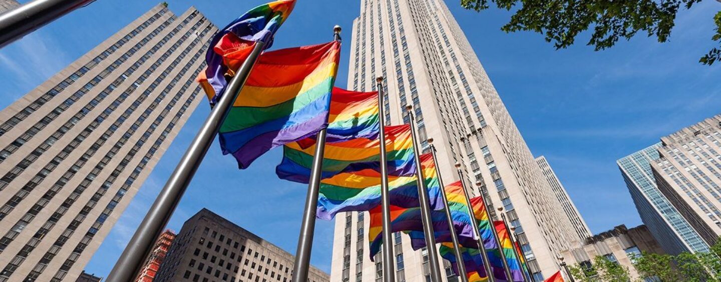 L'administrateur de Trump obligé de restaurer 6,2 millions de dollars aux groupes LGBTQ + et VIH