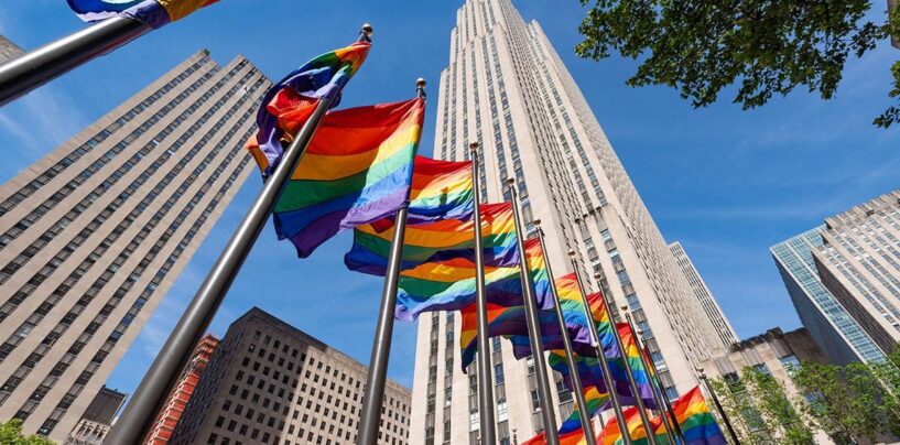 L'administrateur de Trump obligé de restaurer 6,2 millions de dollars aux groupes LGBTQ + et VIH