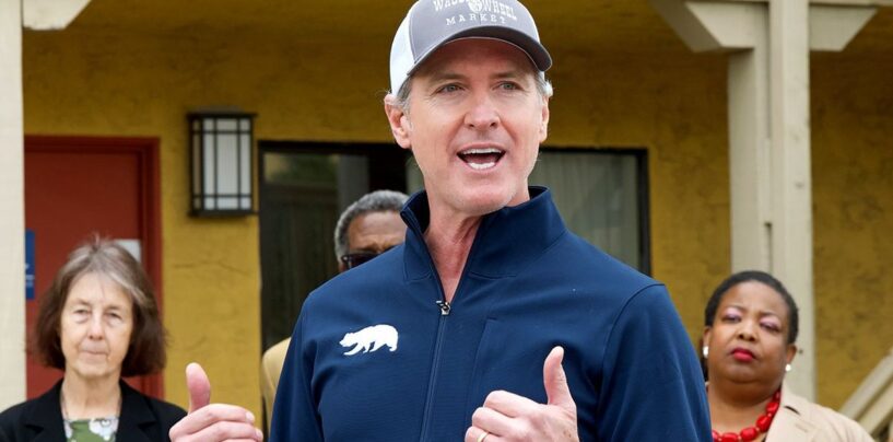 Gavin Newsom est d'accord avec les points de discussion anti-trans sur un autre podcast MAGA