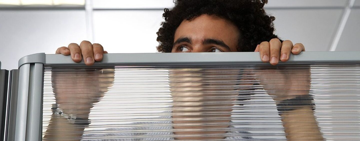 Le bureau fédéral RH établit une date limite pour la purge du gouvernement des transgenres et de l'inclusion non binaire