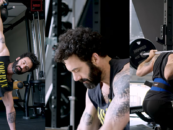 «  Railroad Daddy '' Morgan Spector vient de laisser tomber sa routine du jour de la jambe et le train soif a quitté la gare