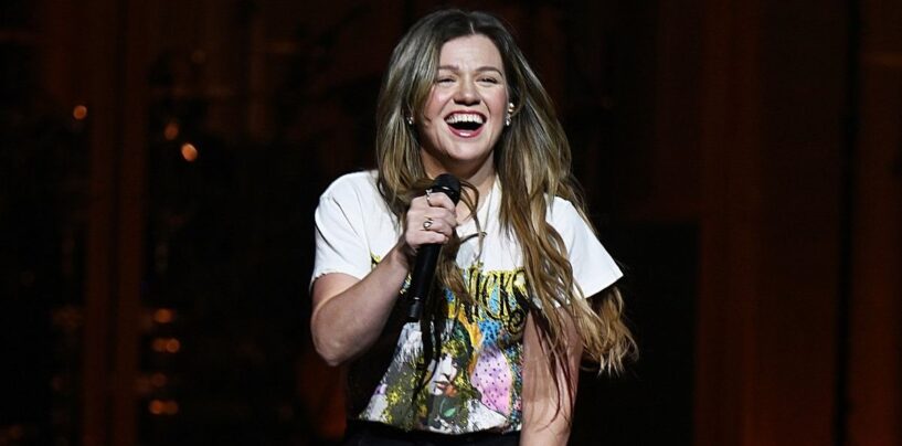 Le nouveau look de Kelly Clarkson est tellement gay – et bien sûr les lesbiennes en spirale