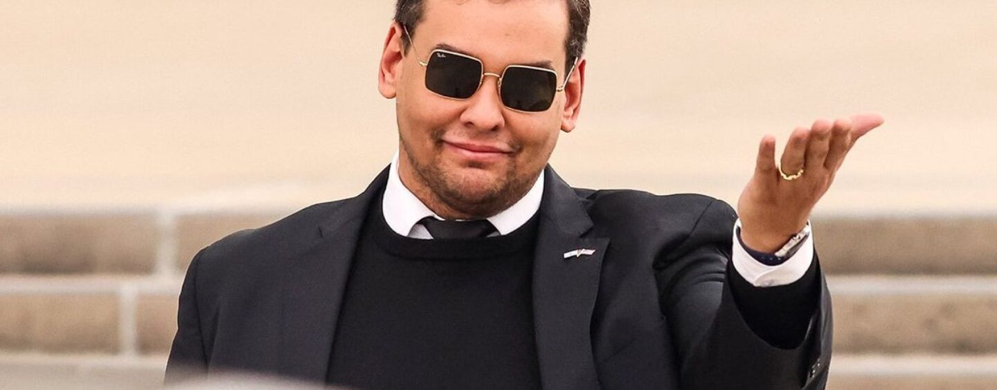 Au revoir, George Santos: L'ancien membre du Congrès du GOP Gay Fabulist se rend aux autorités pénitentiaires