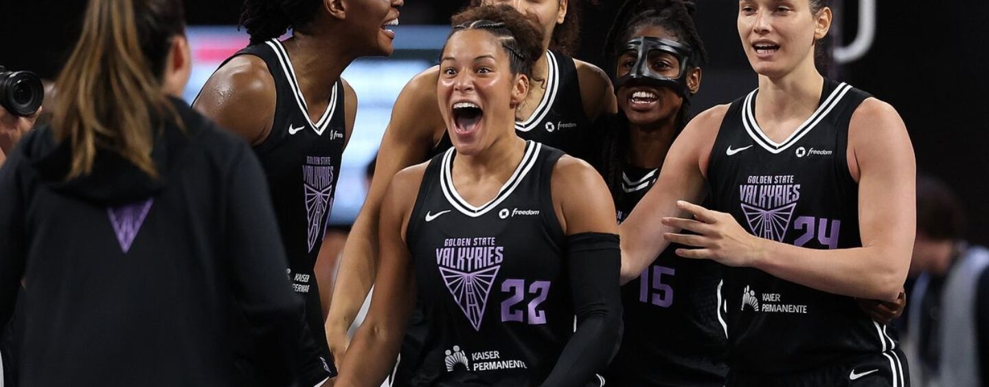 Un jeu WNBA a été interrompu par un jouet sexuel volant et le jeu n'a jamais été plus gay
