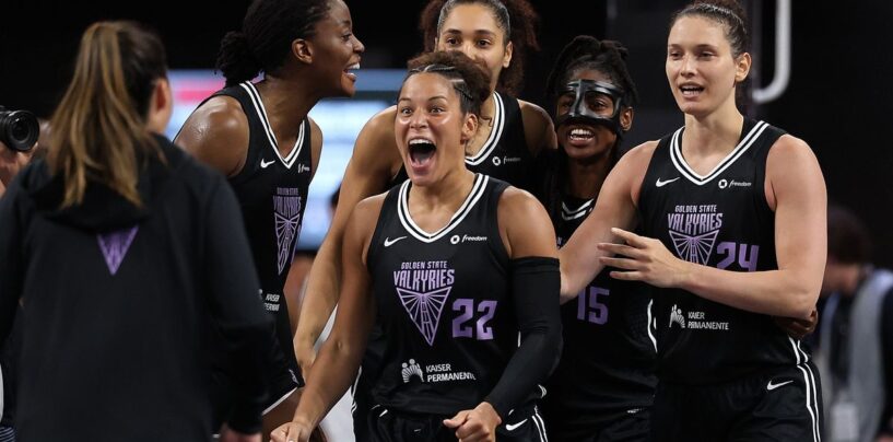 Un jeu WNBA a été interrompu par un jouet sexuel volant et le jeu n'a jamais été plus gay